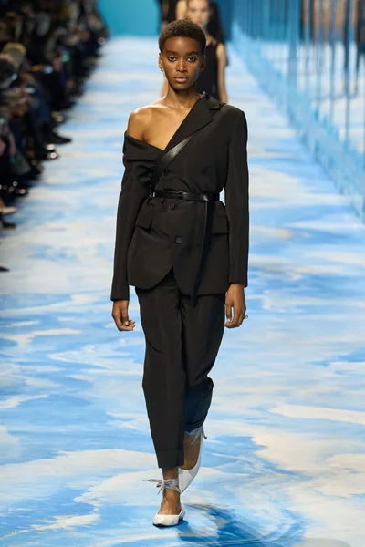 Look 11